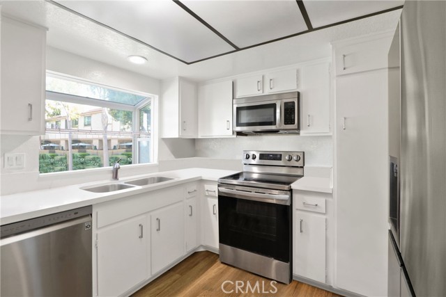 Detail Gallery Image 14 of 32 For 2000 W Palmyra Apt 29, Orange,  CA 92868 - 3 Beds | 2/1 Baths