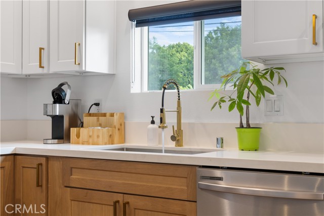 Detail Gallery Image 15 of 29 For 10290 Montevista, Montclair,  CA 91763 - 5 Beds | 3 Baths