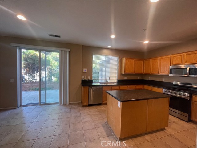 Detail Gallery Image 9 of 39 For 1434 Haddington Dr, Riverside,  CA 92507 - 4 Beds | 2/1 Baths