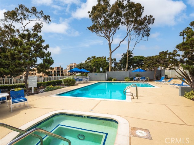 210 The Village, Redondo Beach, California 90277, 2 Bedrooms Bedrooms, ,1 BathroomBathrooms,Residential,For Sale,The Village,SB25027886