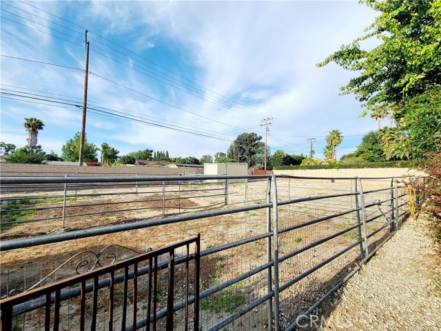 1463 Strawberry Hill Road, Thousand Oaks CA: https://media.crmls.org/medias/0e94c295-cbbb-411f-abe3-87d553edb9e3.jpg