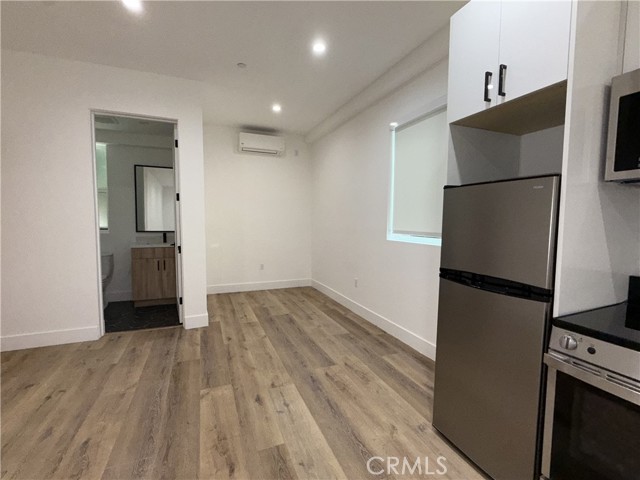 5044 Laurel Canyon Boulevard, Valley Village CA: https://media.crmls.org/medias/0e951c8d-2f35-470e-9609-981429cad81f.jpg