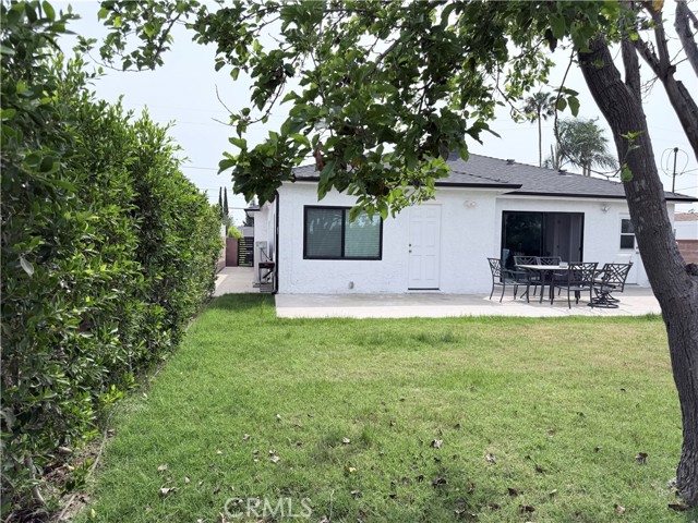 Detail Gallery Image 6 of 32 For 11031 Lull St, Sun Valley,  CA 91352 - 2 Beds | 1/1 Baths