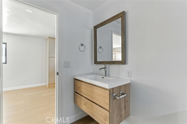 1170 Wilton, Hollywood CA: https://media.crmls.org/medias/0e95b09b-a94f-4ec2-9542-221645ba00fb.jpg