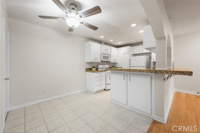 3721 Country Club Drive, Long Beach CA: https://media.crmls.org/medias/0e95e5ce-24a9-4b04-a4ac-c5289641fe88.jpg