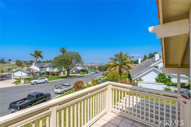 40 Club View Lane, Rolling Hills Estates, California 90274, 5 Bedrooms Bedrooms, ,3 BathroomsBathrooms,Residential,Sold,Club View,PW22062532