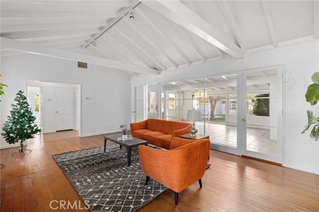 Detail Gallery Image 10 of 51 For 2976 Lombardy Rd, Pasadena,  CA 91107 - 3 Beds | 2 Baths