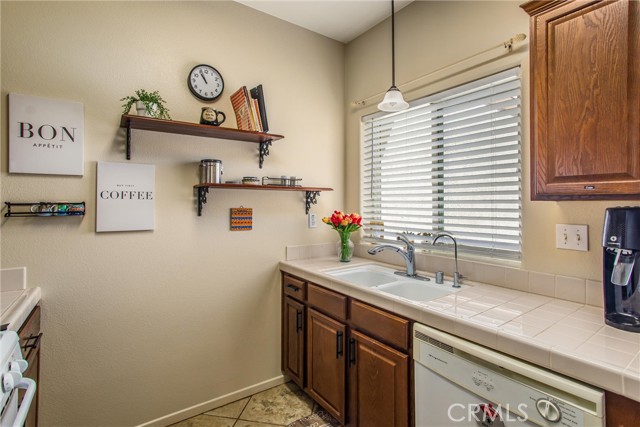 Detail Gallery Image 11 of 28 For 1555 Orange Ave #1202,  Redlands,  CA 92373 - 3 Beds | 2/1 Baths