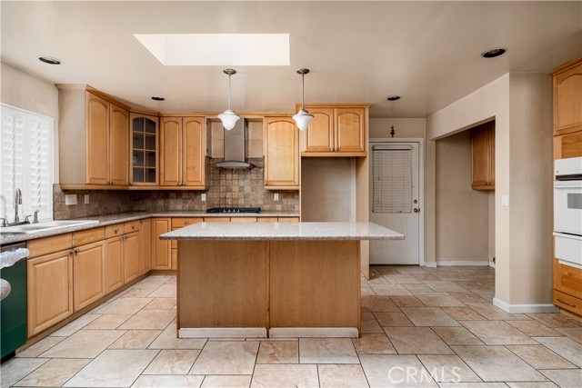 23040 Saticoy Street, Canoga Park CA: https://media.crmls.org/medias/0e982652-b394-4107-b2ec-f9980d6d21a4.jpg