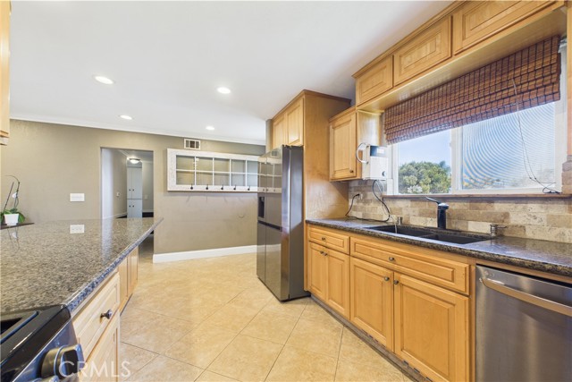 3647 W Myra Avenue, Anaheim CA: https://media.crmls.org/medias/0e982d14-898b-4d19-b6aa-ceac6f72c4d6.jpg