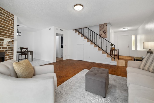 Detail Gallery Image 2 of 42 For 13534 Cordary Ave #14,  Hawthorne,  CA 90250 - 3 Beds | 3 Baths