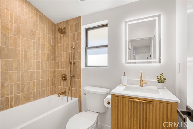 Detail Gallery Image 22 of 29 For 7932 Woodlake, West Hills,  CA 91304 - 4 Beds | 3 Baths