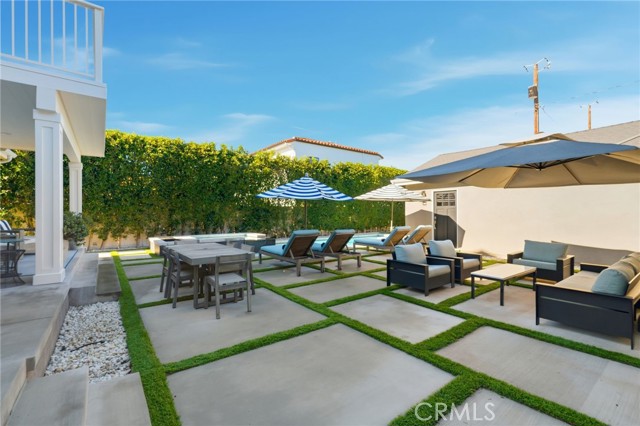 Detail Gallery Image 22 of 57 For 2311 W Clark Ave, Burbank,  CA 91506 - 4 Beds | 4/1 Baths