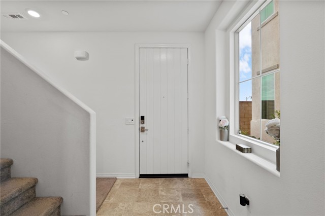 Detail Gallery Image 8 of 41 For 16667 Snowdrop #2,  Fontana,  CA 92336 - 4 Beds | 3 Baths