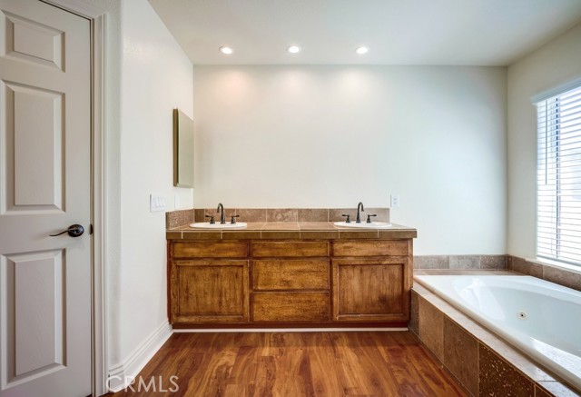 Detail Gallery Image 39 of 73 For 39555 Avenida Bonita, Murrieta,  CA 92562 - 5 Beds | 4 Baths