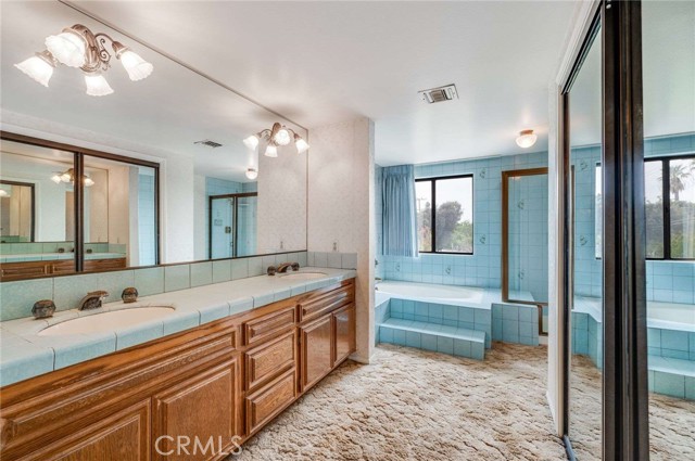605 N Live Oak, Glendora CA: https://media.crmls.org/medias/0e99b7f4-d742-4700-99cb-bfa0f406c3d5.jpg