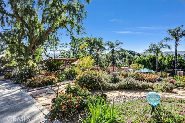 10345 McBroom Street, Sunland CA: https://media.crmls.org/medias/0e9b30fd-fb9f-4301-b9d8-82ee3839125b.jpg