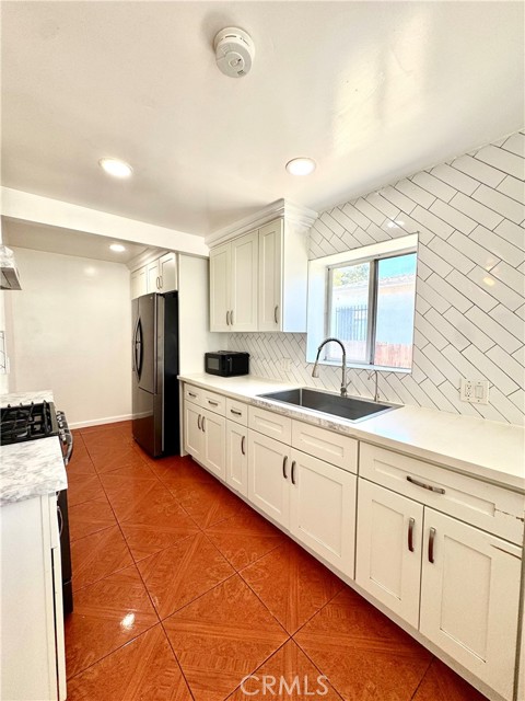 Detail Gallery Image 7 of 27 For 227 E 111th St, Los Angeles,  CA 90061 - 5 Beds | 3 Baths