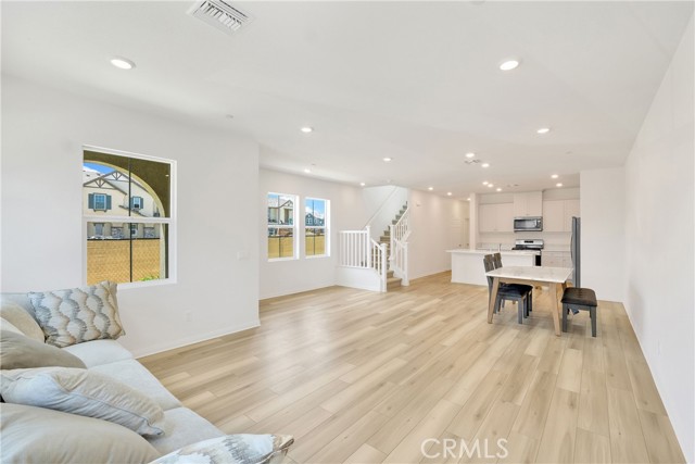 4009 E Coronado Privado, Ontario CA: https://media.crmls.org/medias/0e9c9187-210b-4280-b149-18dc4b944032.jpg