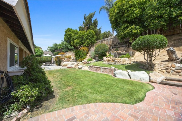 5904 Medio Luna Avenue, Bakersfield CA: https://media.crmls.org/medias/0e9d0408-1b86-46c4-bc7a-42490d47a49f.jpg
