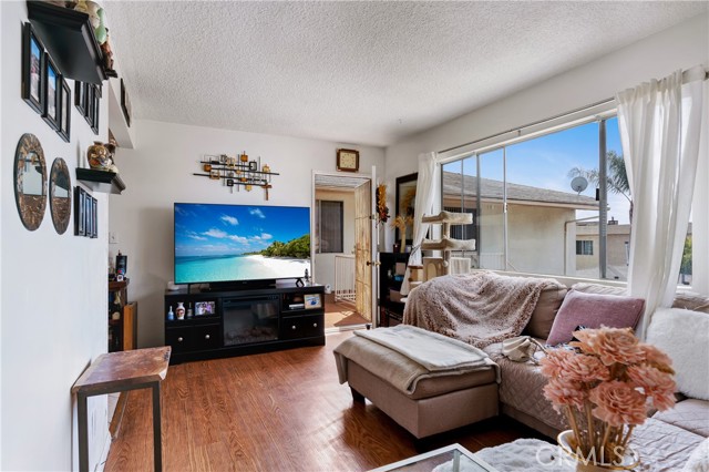 1900 Vanderbilt Lane, Redondo Beach CA: https://media.crmls.org/medias/0e9d21d7-5422-4dd6-b626-d82d1162a1cc.jpg