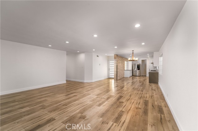 Detail Gallery Image 8 of 26 For 21711 Mulholland, Woodland Hills,  CA 91364 - 4 Beds | 2 Baths