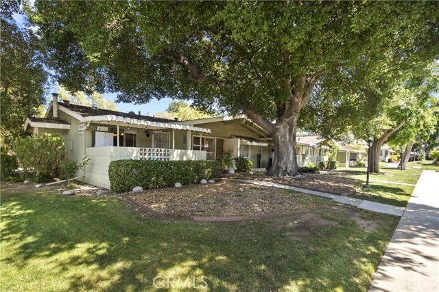 Detail Gallery Image 4 of 39 For 19226 Avenue of the Oaks a,  Newhall,  CA 91321 - 2 Beds | 1 Baths