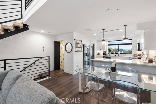 Detail Gallery Image 7 of 45 For 11324 W Raitt Ln, North Hollywood,  CA 91606 - 3 Beds | 4 Baths