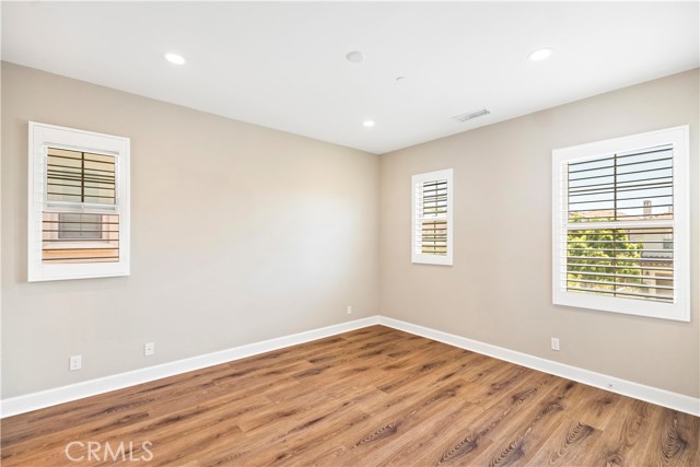 79 Rossmore, Irvine CA: https://media.crmls.org/medias/0e9df1d5-fb13-4188-a161-047cf84a704d.jpg