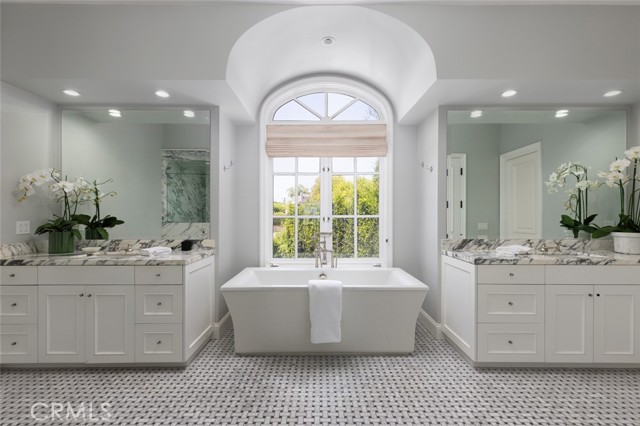 Detail Gallery Image 45 of 69 For 125 Kings Pl, Newport Beach,  CA 92663 - 5 Beds | 6/1 Baths