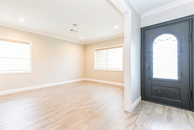 13353 Sylvan Street, Van Nuys CA: https://media.crmls.org/medias/0e9e0bcf-fef3-4614-abbe-4f678f94bc5b.jpg