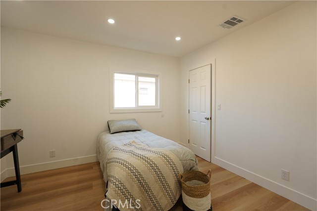 1850 W. 80th Street, Los Angeles CA: https://media.crmls.org/medias/0e9e5d60-16ba-4304-befa-cb052d0c812e.jpg