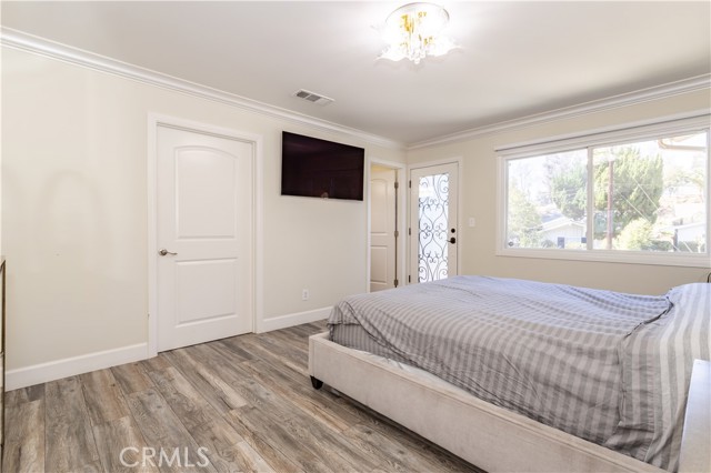 9434 Mclennan Avenue, Northridge CA: https://media.crmls.org/medias/0e9e7a8d-f629-4e39-97a3-2dce7fe86453.jpg