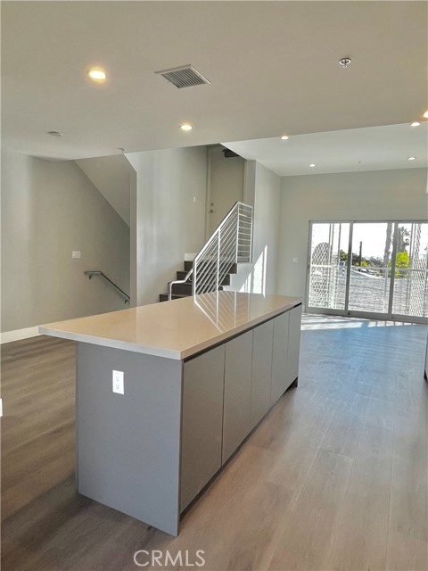 Detail Gallery Image 3 of 34 For 1223 N Hayworth Ave #7,  West Hollywood,  CA 90046 - 2 Beds | 2/1 Baths