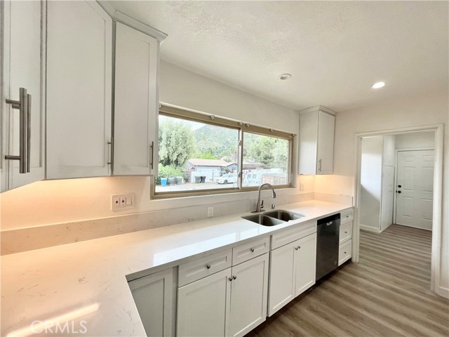 Detail Gallery Image 5 of 29 For 33215 Churchill St, Lake Elsinore,  CA 92530 - 3 Beds | 2/1 Baths