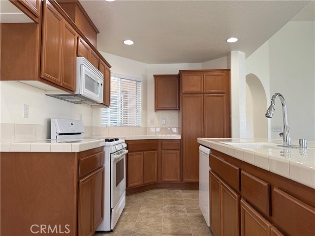 Detail Gallery Image 10 of 33 For 37126 Firethorn St, Palmdale,  CA 93550 - 4 Beds | 2 Baths