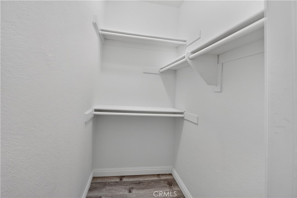 https://media.crmls.org/medias/0e9fd804-3aa3-4484-bfc2-71dddd37a9df.jpg?preset=X-Large