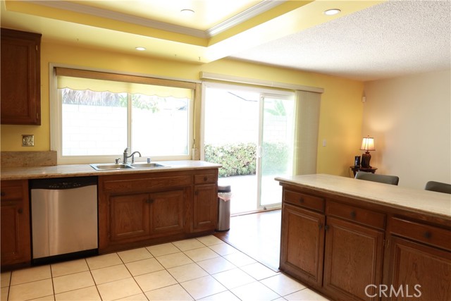 3550 Bluebell Street, Seal Beach CA: https://media.crmls.org/medias/0ea08603-ea7a-46c3-923d-7d5848f9d818.jpg