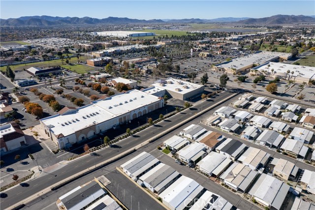 1895 W Devonshire Avenue, Hemet CA: https://media.crmls.org/medias/0ea092d1-9bee-41ba-9f87-c7cdbfc97922.jpg