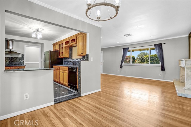 7836 Hanna Avenue, Canoga Park CA: https://media.crmls.org/medias/0ea151da-55f2-4513-bff9-31325729a9b6.jpg