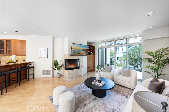 Detail Gallery Image 5 of 43 For 1569 N Coast #3,  Laguna Beach,  CA 92651 - 2 Beds | 2 Baths