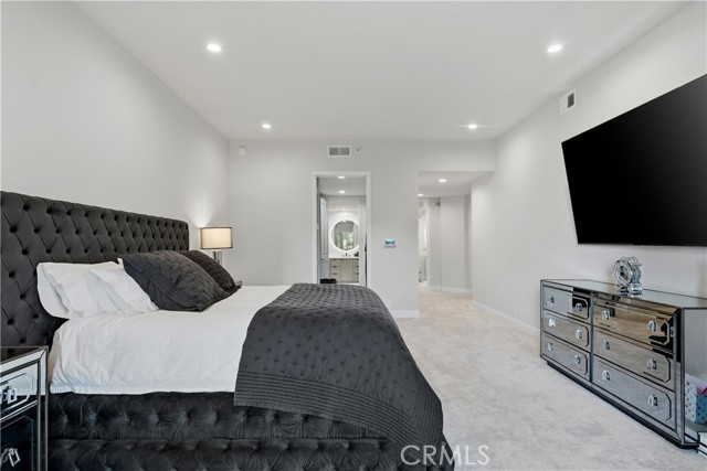 Detail Gallery Image 9 of 22 For 11500 San Vicente Bld #202,  Los Angeles,  CA 90049 - 3 Beds | 3/1 Baths