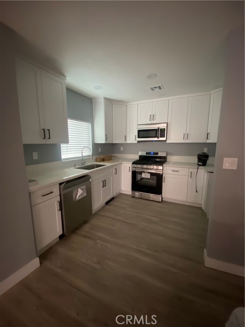 Detail Gallery Image 2 of 9 For 1139 Berendo St, Los Angeles,  CA 90029 - 3 Beds | 2 Baths