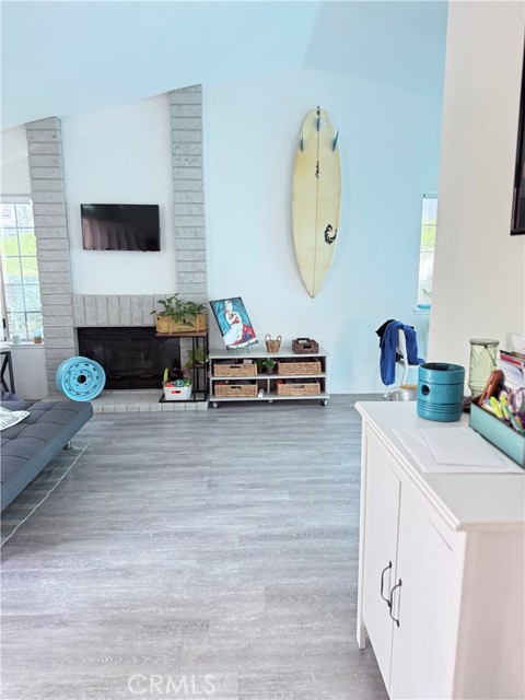 Detail Gallery Image 4 of 11 For 950 Quarterhorse, Oak Park,  CA 91377 - 2 Beds | 2 Baths