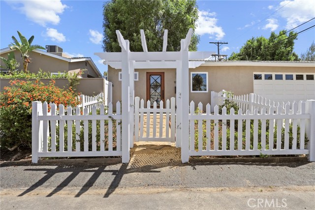 4855 Arcola Avenue, Toluca Lake CA: https://media.crmls.org/medias/0ea3c7e3-056c-4613-825b-d0512bcc4c4c.jpg