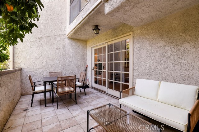 Detail Gallery Image 14 of 25 For 5327 Coldwater Canyon Ave #D,  Sherman Oaks,  CA 91401 - 2 Beds | 2/1 Baths