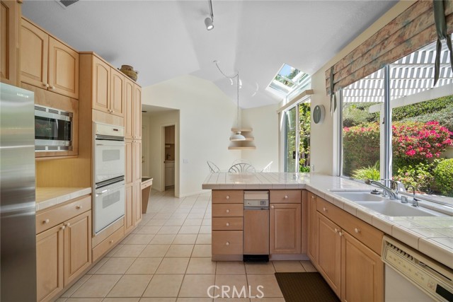 48 Siena, Laguna Niguel CA: https://media.crmls.org/medias/0ea4f9f7-4cf8-4c8f-881e-7b54cd74e9de.jpg