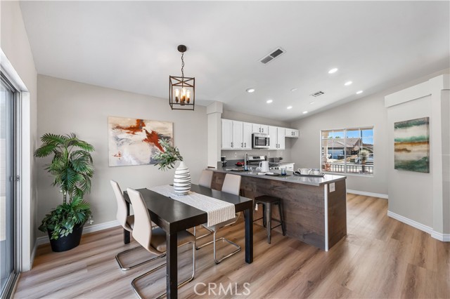 37011 Zinnia Street, Palmdale CA: https://media.crmls.org/medias/0ea54fdd-6fcf-4629-a663-d7645dfb6ea9.jpg