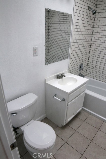 4055 Wall Street, Los Angeles CA: https://media.crmls.org/medias/0ea583ee-e602-42f3-95ba-97b350335df5.jpg