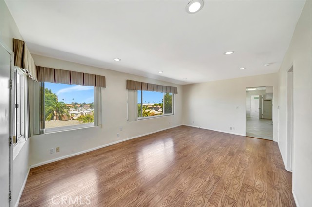 661 W 26th Street, San Pedro CA: https://media.crmls.org/medias/0ea5b514-ee5a-461b-adff-f2dd5bf2c665.jpg